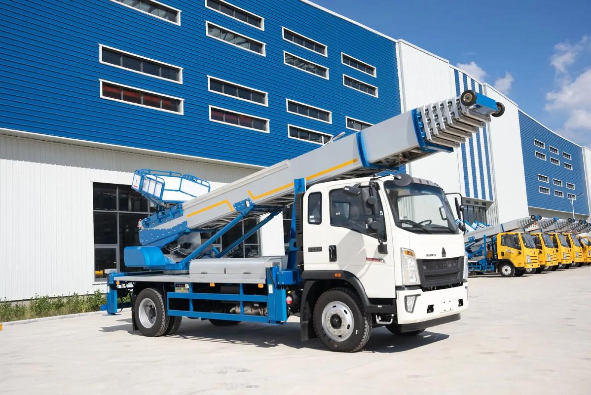 新化出租云梯车高空作业车 建筑垃圾搬运