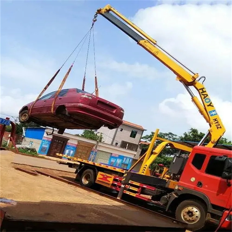 新化吊车吊汽车的正确方法